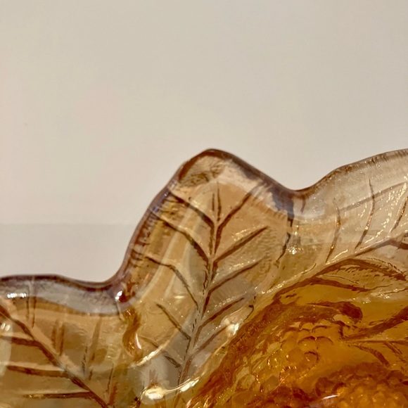 vintage FOLDED CLEAR ORNATE GLASS GOLD TRIM & AMBERINA CARNIVAL GLASS DISHES - Picture 3 of 7